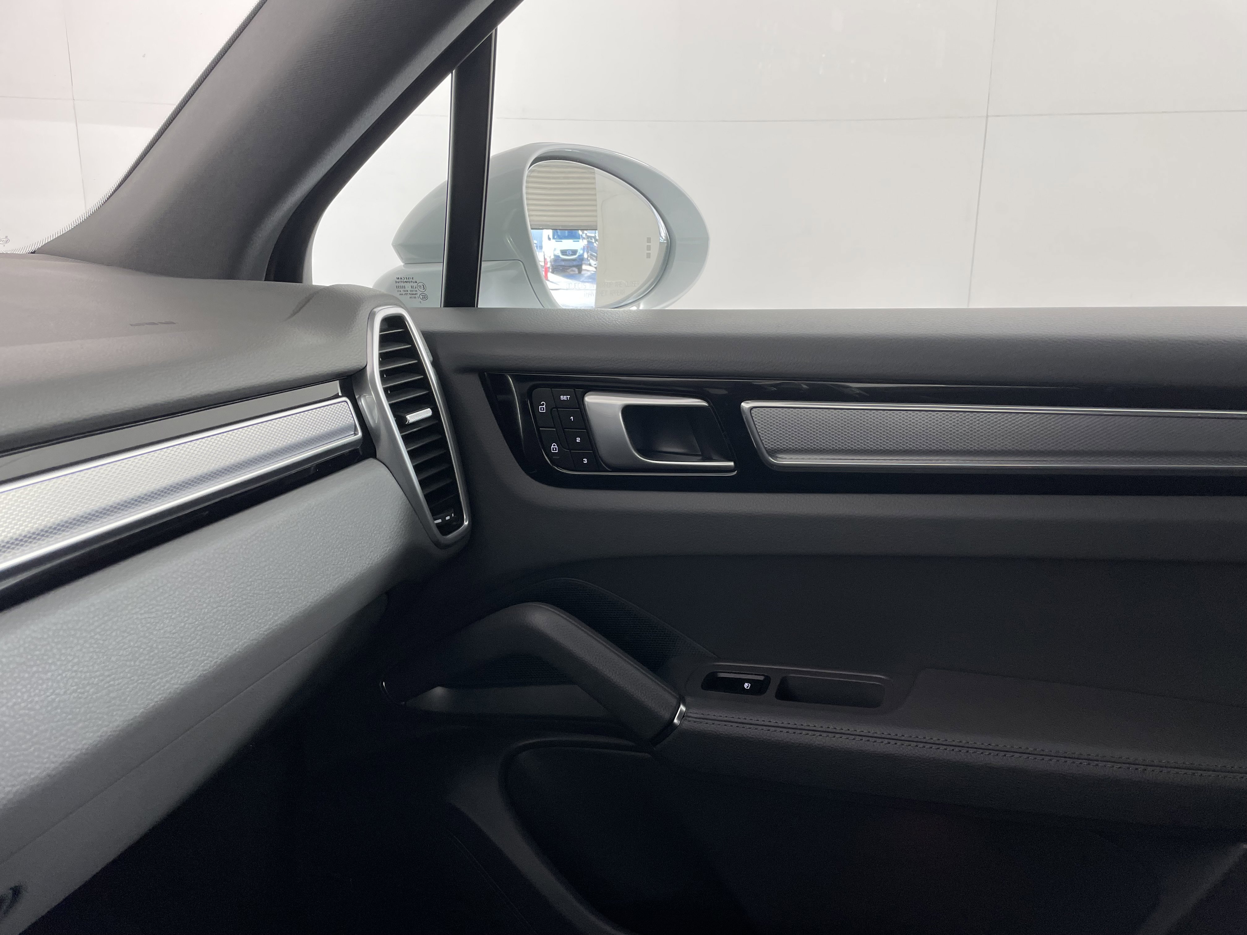 Certified 2023 Porsche Cayenne Platinum Edition image 14