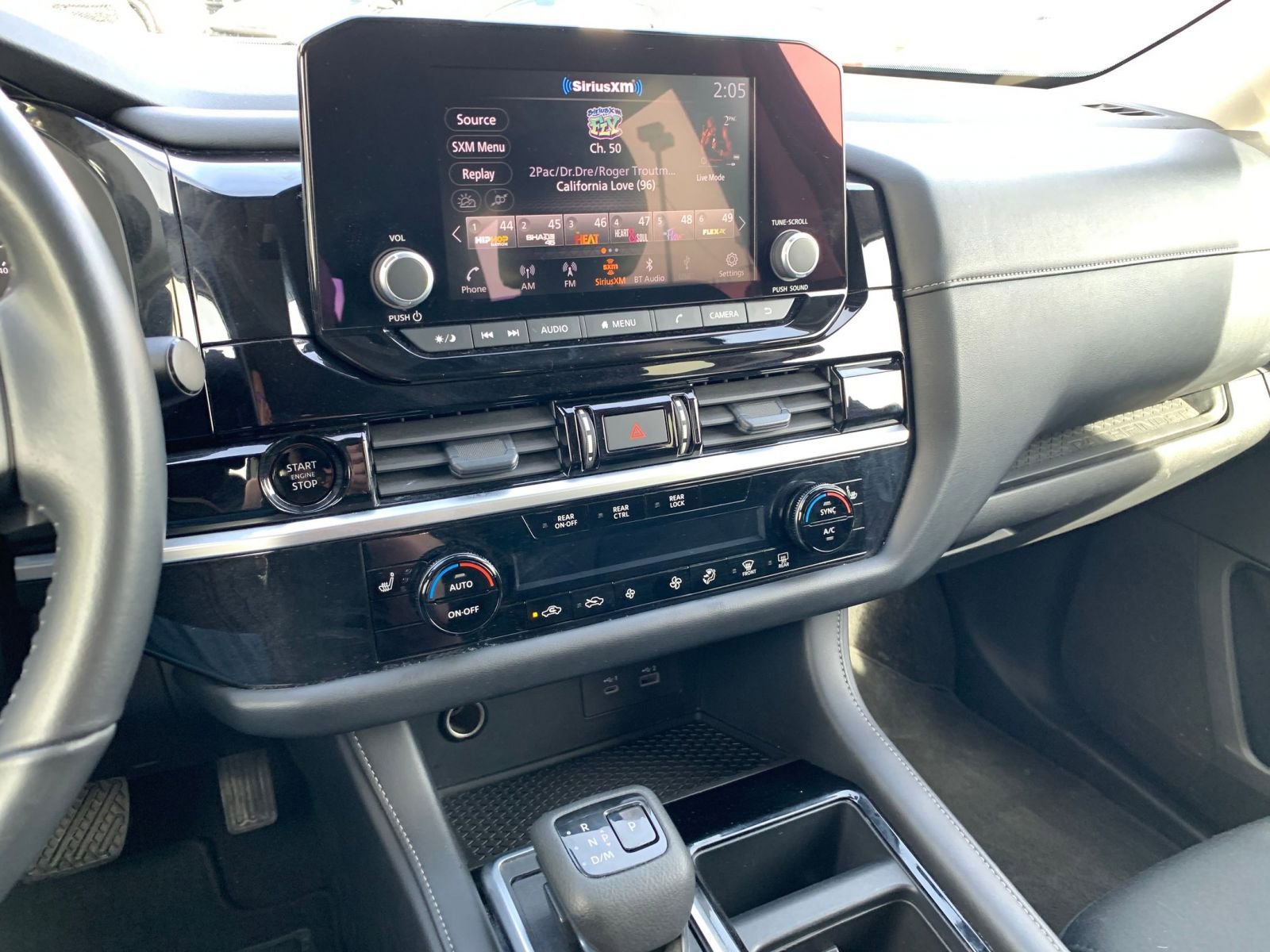 Used 2025 Nissan Pathfinder SV image 17