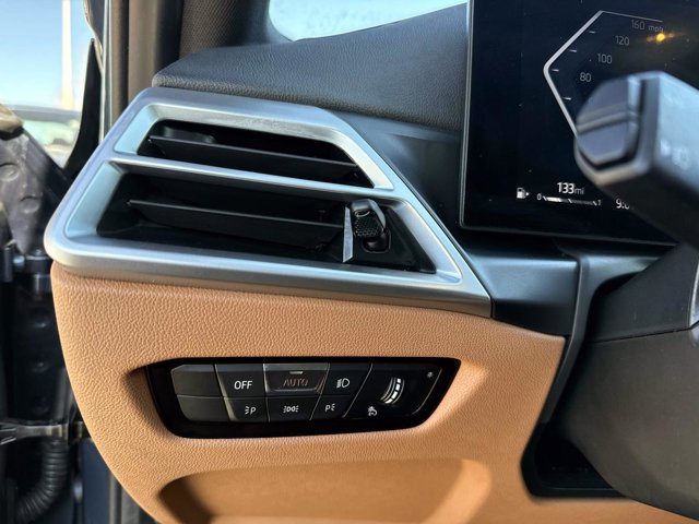 Used 2025 BMW 330i Sedan image 33