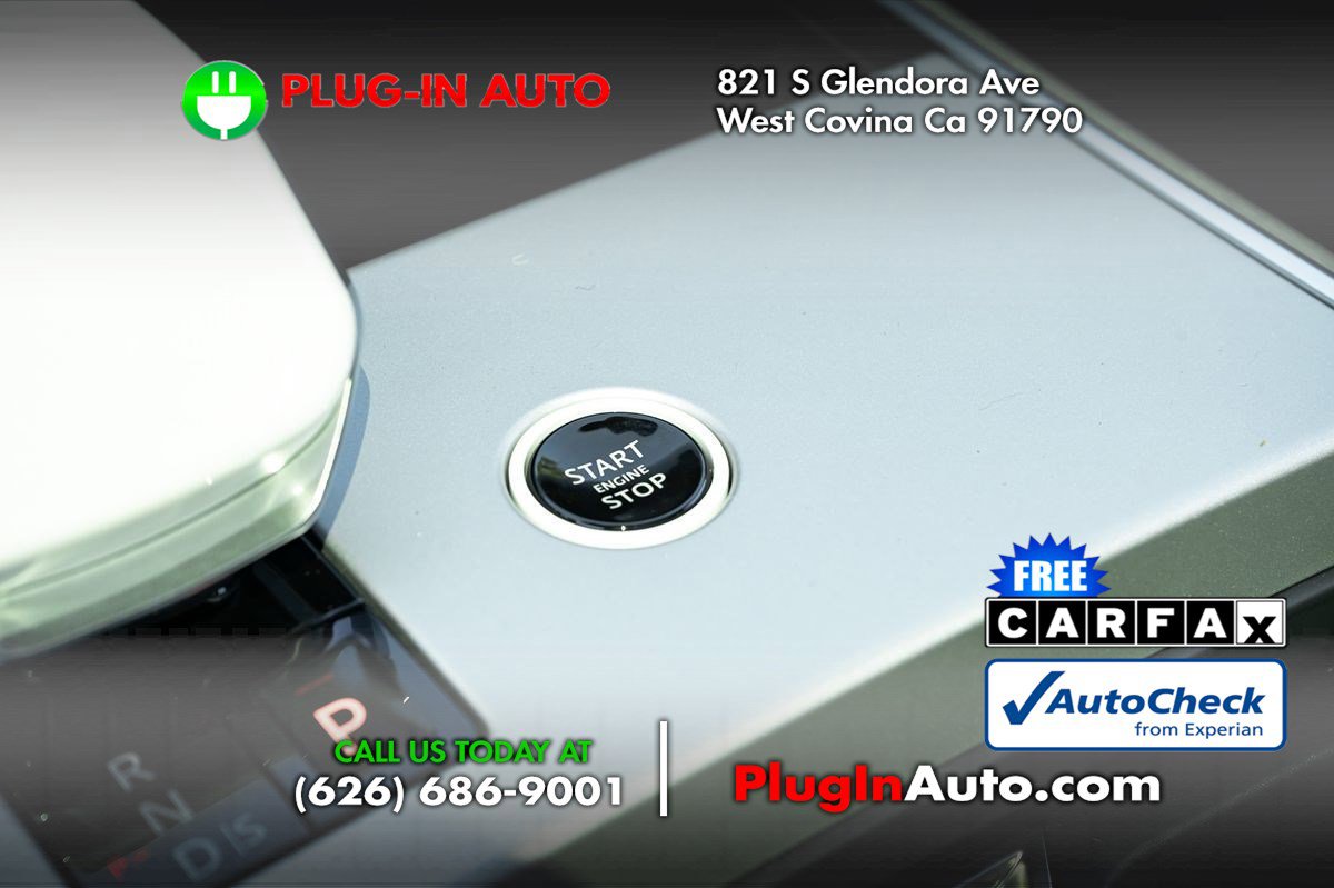 Used 2025 Land Rover Range Rover SV image 28