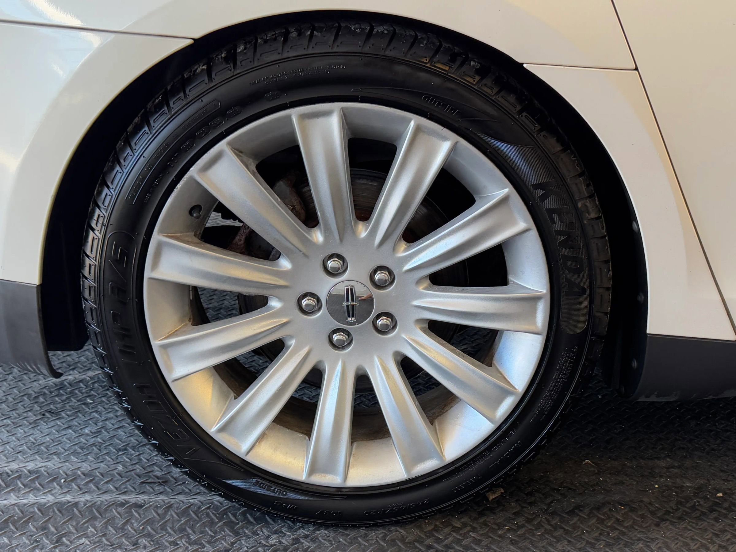 Used 2009 Lincoln MKS AWD image 11