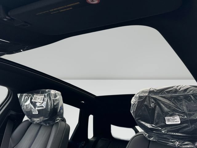 Used 2026 Cadillac Lyriq Luxury w/ LPO, Floor Liner Package AWD/4WD image 9