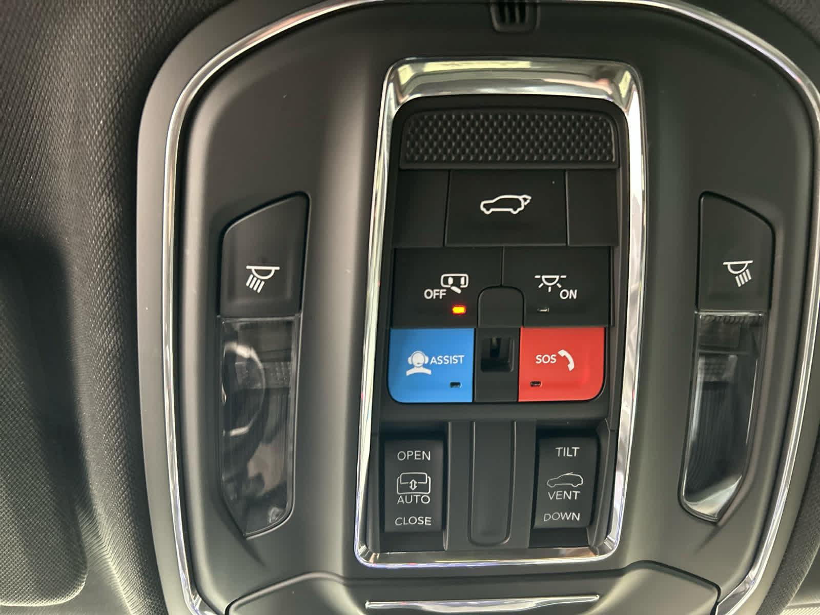 Used 2024 Jeep Grand Cherokee L Altitude AWD/4WD image 16