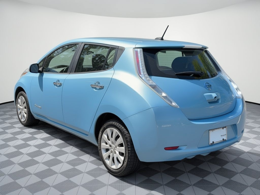 Used 2015 Nissan Leaf S w/ Charge Package FWD image 3
