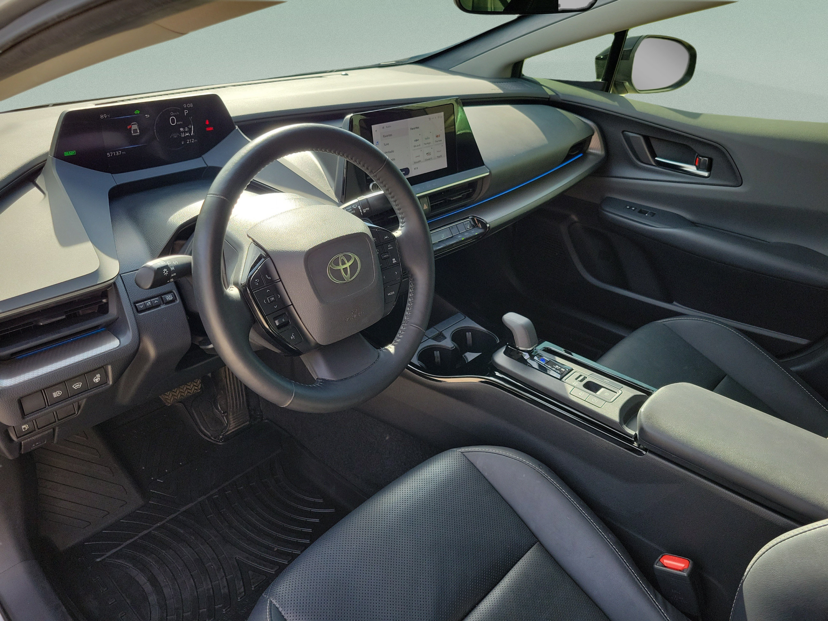 Used 2023 Toyota Prius XLE FWD image 8