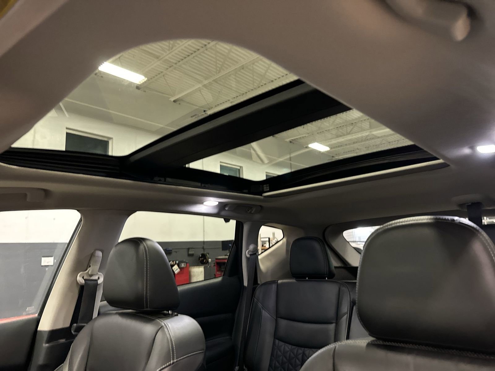 Used 2019 Nissan Murano Platinum w/ Cargo Package image 18