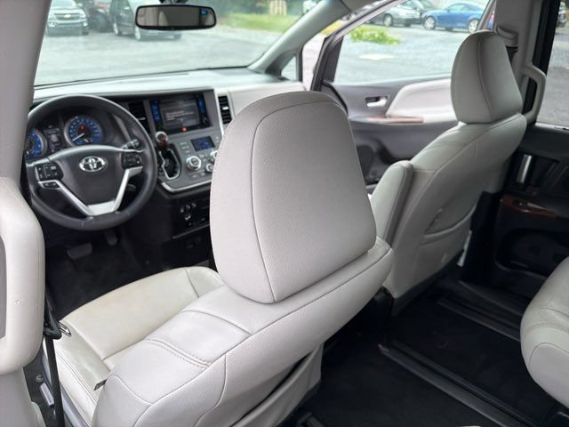Used 2015 Toyota Sienna Limited Premium w/ Four Season Floor Mat Package AWD/4WD image 19