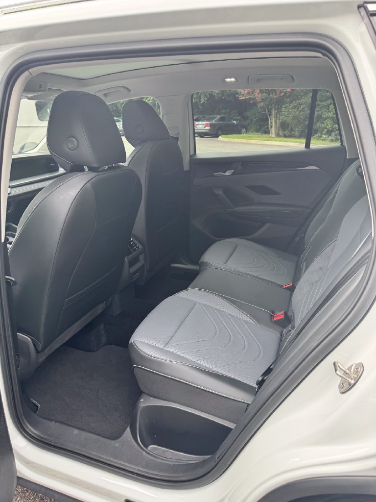 Used 2026 Volkswagen Tiguan SE w/ Panoramic Sunroof Package AWD/4WD image 18