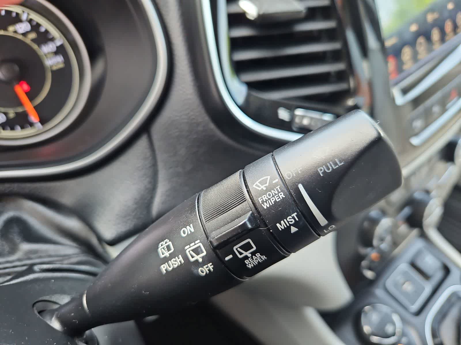 Used 2019 Jeep Cherokee Limited w/ Technology Group AWD/4WD image 26