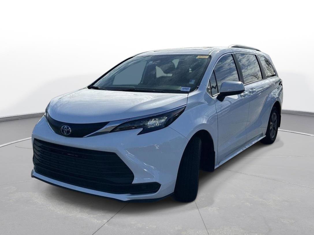 Used 2025 Toyota Sienna LE w/ LE Plus Package video 2