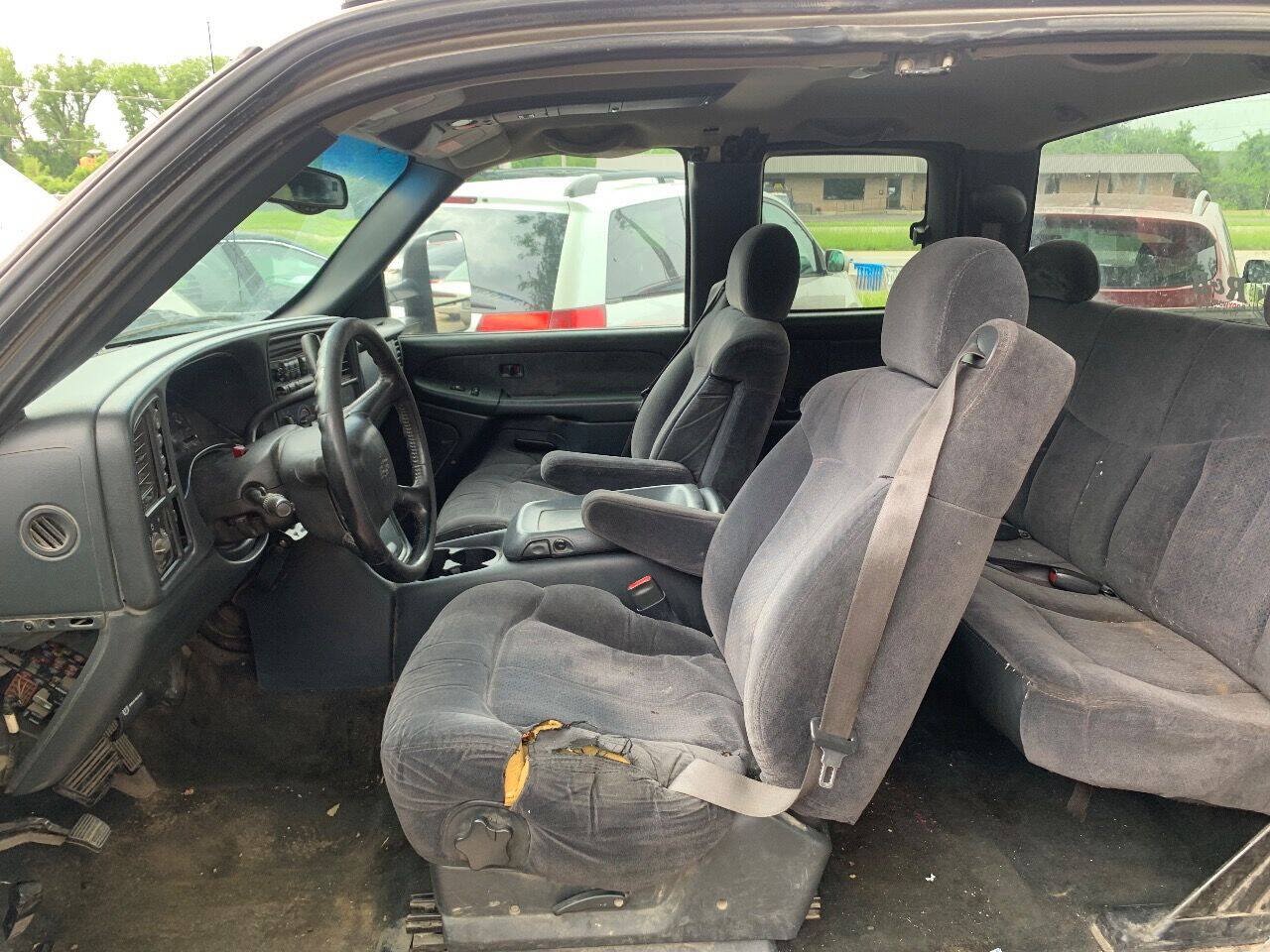 Used 2000 Chevrolet Silverado 2500 LS w/ Snow Plow Prep Pkg AWD/4WD image 13
