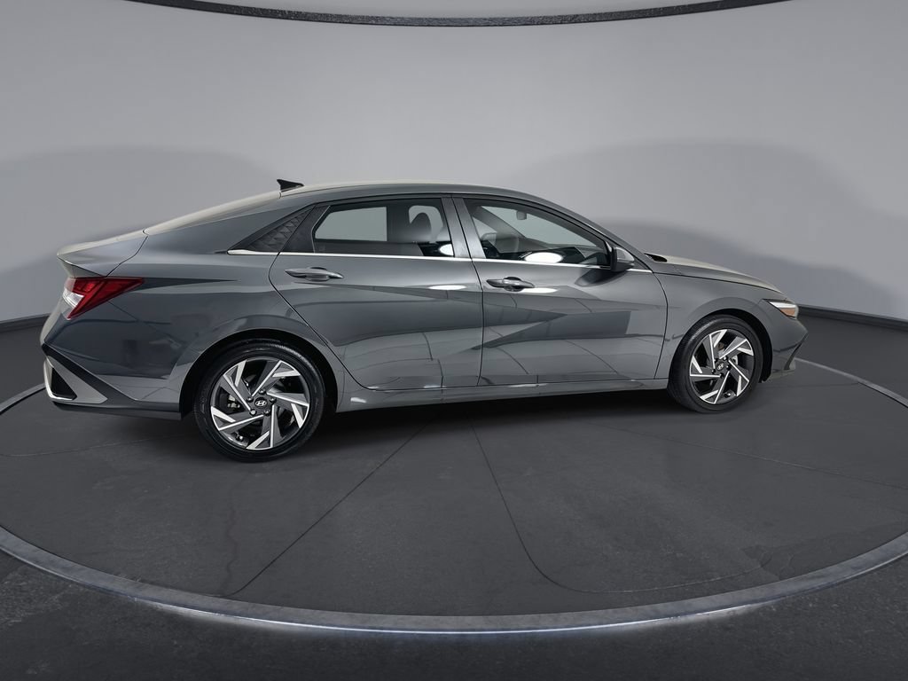 Certified 2025 Hyundai Elantra SEL w/ Cargo Package FWD image 9