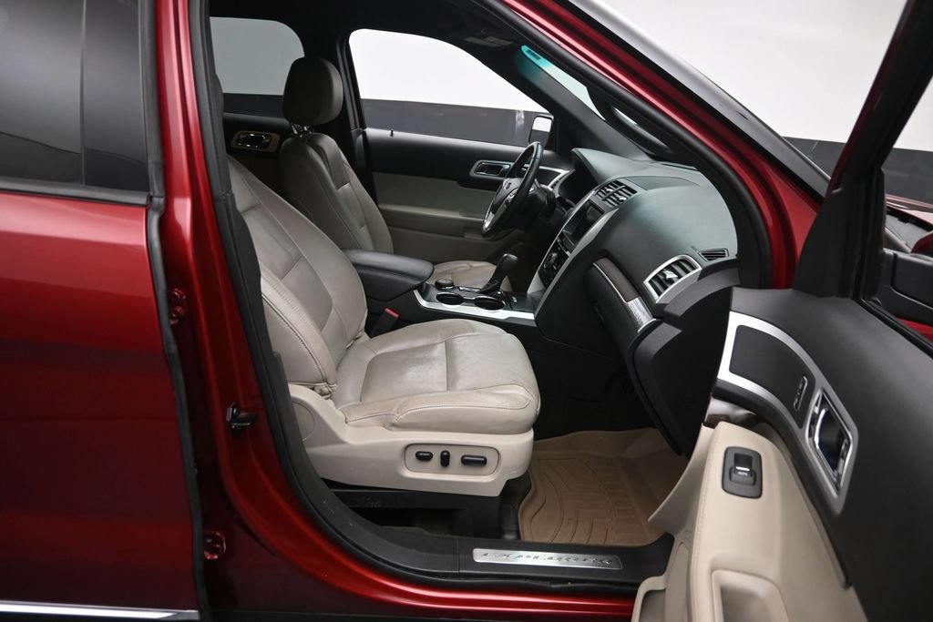 Used 2015 Ford Explorer Limited w/ Equipment Group 301A AWD/4WD image 9