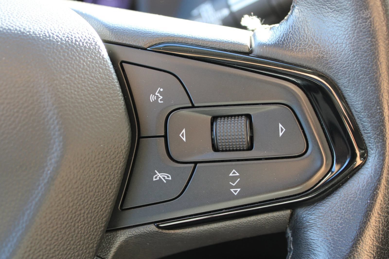 Used 2022 Chevrolet Bolt EUV Premier w/ Launch Edition FWD image 25