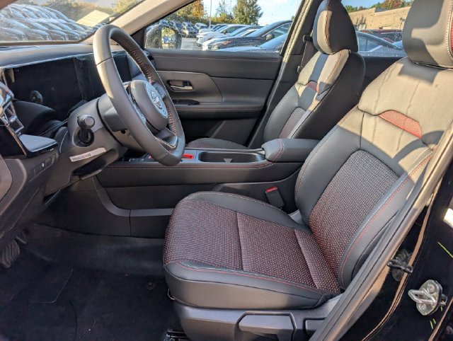 New 2026 Nissan Kicks SR w/ Cold Weather Package AWD/4WD image 12