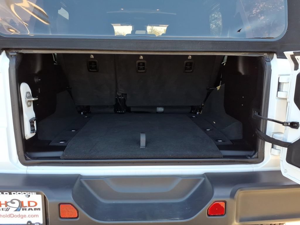 Used 2024 Jeep Wrangler Unlimited Rubicon AWD/4WD image 16
