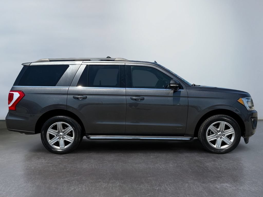 Used 2018 Ford Expedition XLT w/ Equipment Group 202A AWD/4WD image 2
