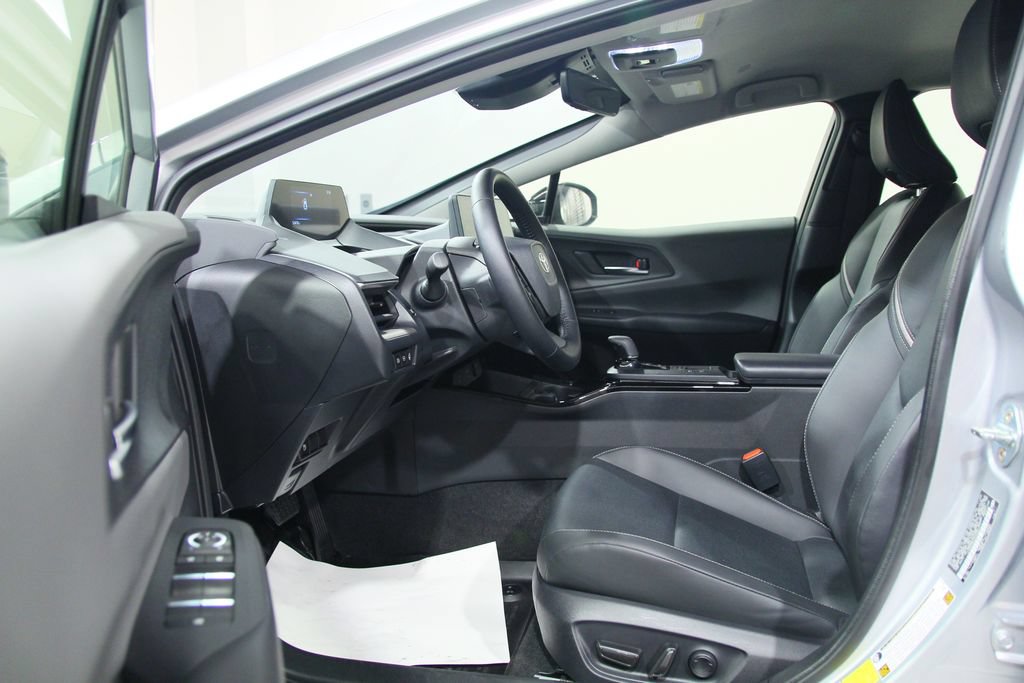 Used 2024 Toyota Prius XLE AWD/4WD image 4
