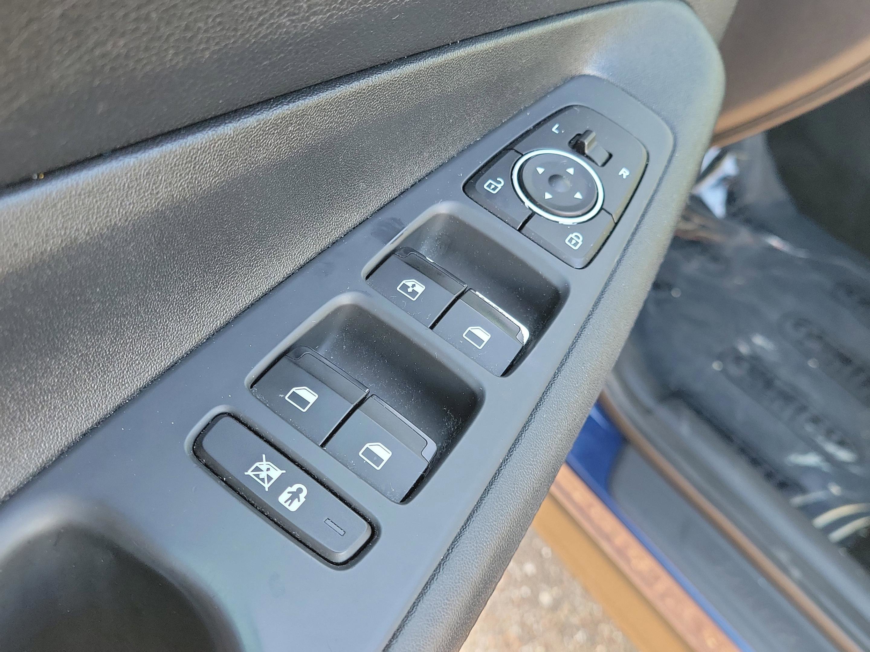 Used 2019 Hyundai Santa Fe SE image 18