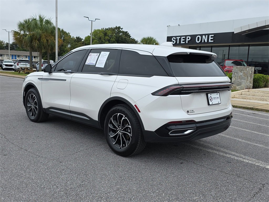 Used 2025 Lincoln Nautilus Premier w/ Equipment Group 102A image 5