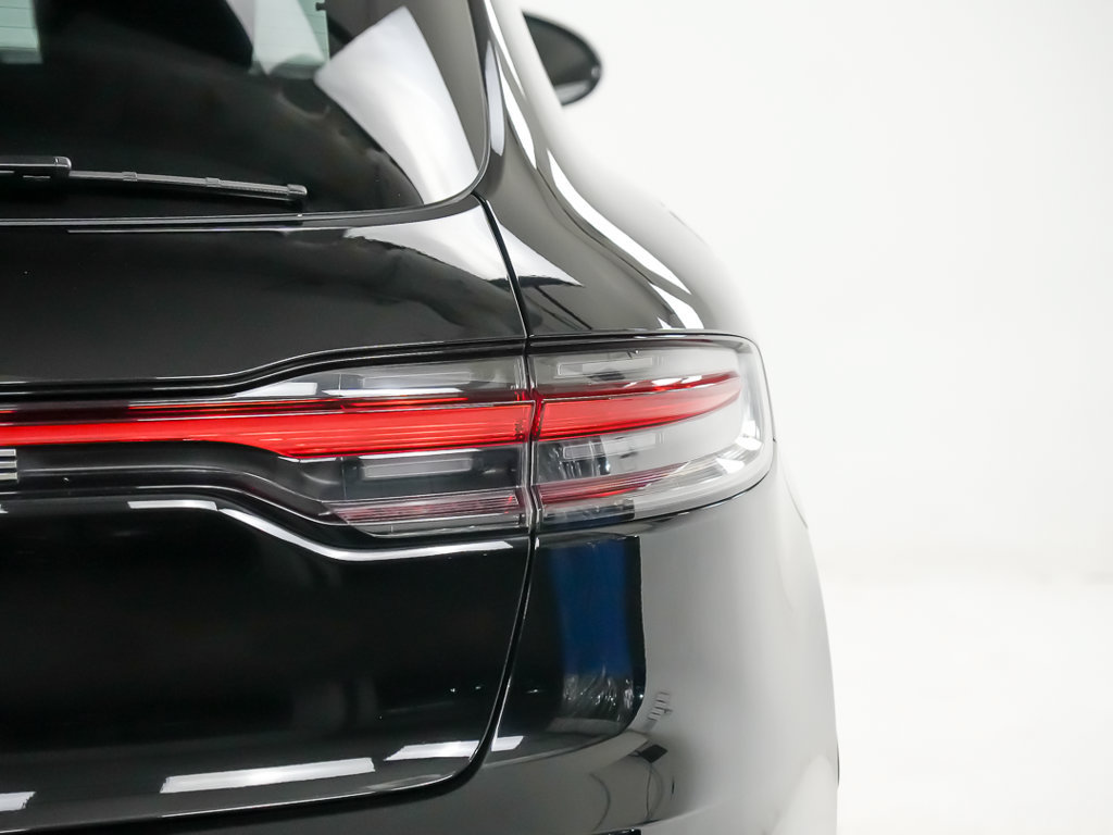 Certified 2024 Porsche Macan AWD/4WD image 12