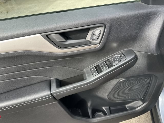 Used 2022 Ford Escape SE w/ SE Sport Appearance Package AWD/4WD image 17