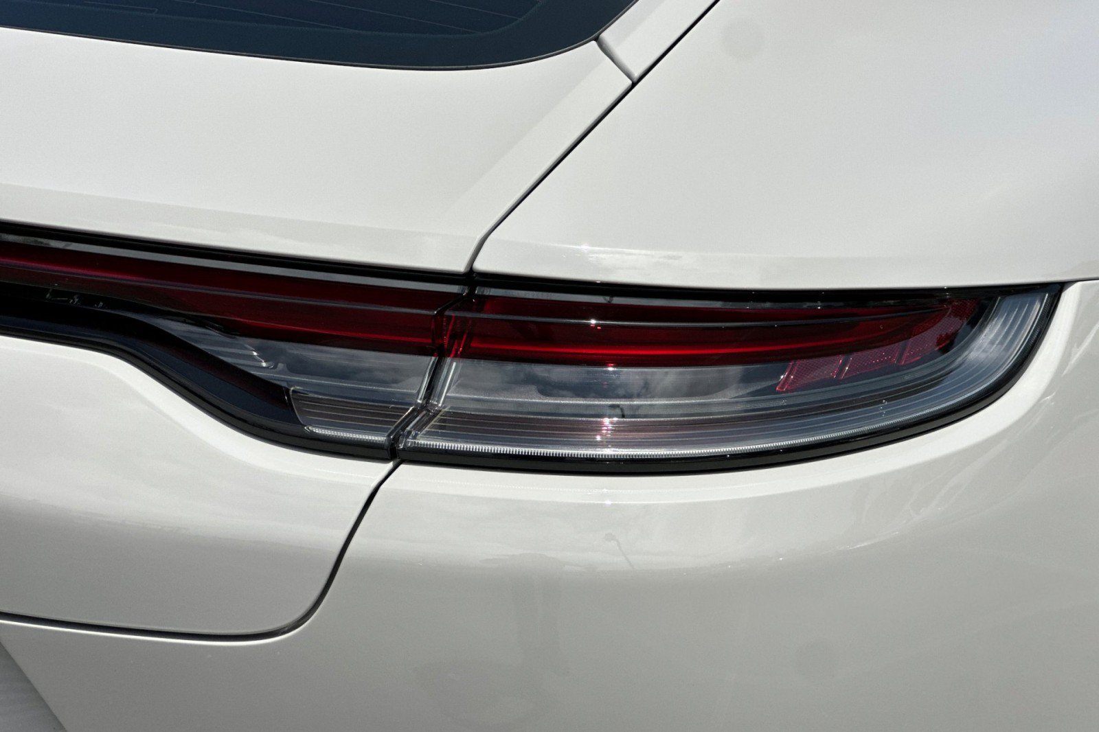 Certified 2023 Porsche Panamera 4S AWD/4WD image 28