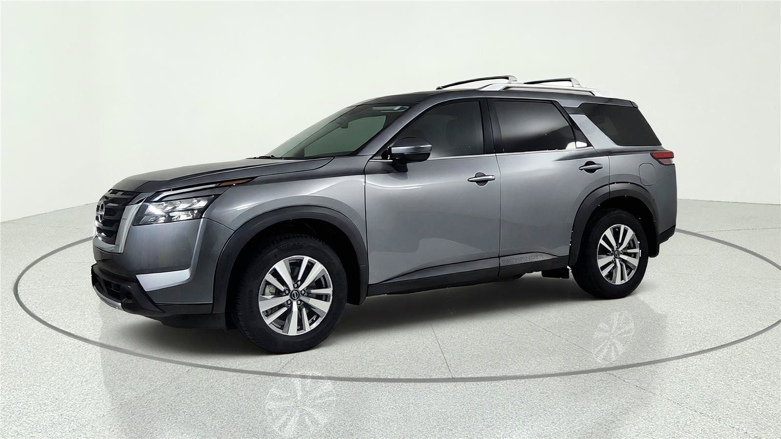 Used 2025 Nissan Pathfinder SL FWD image 3