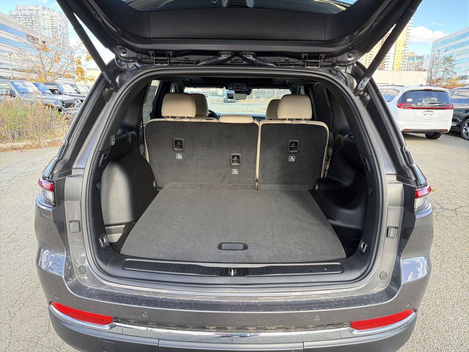 New 2025 Jeep Grand Cherokee Limited w/ Luxury Tech Group II image 26