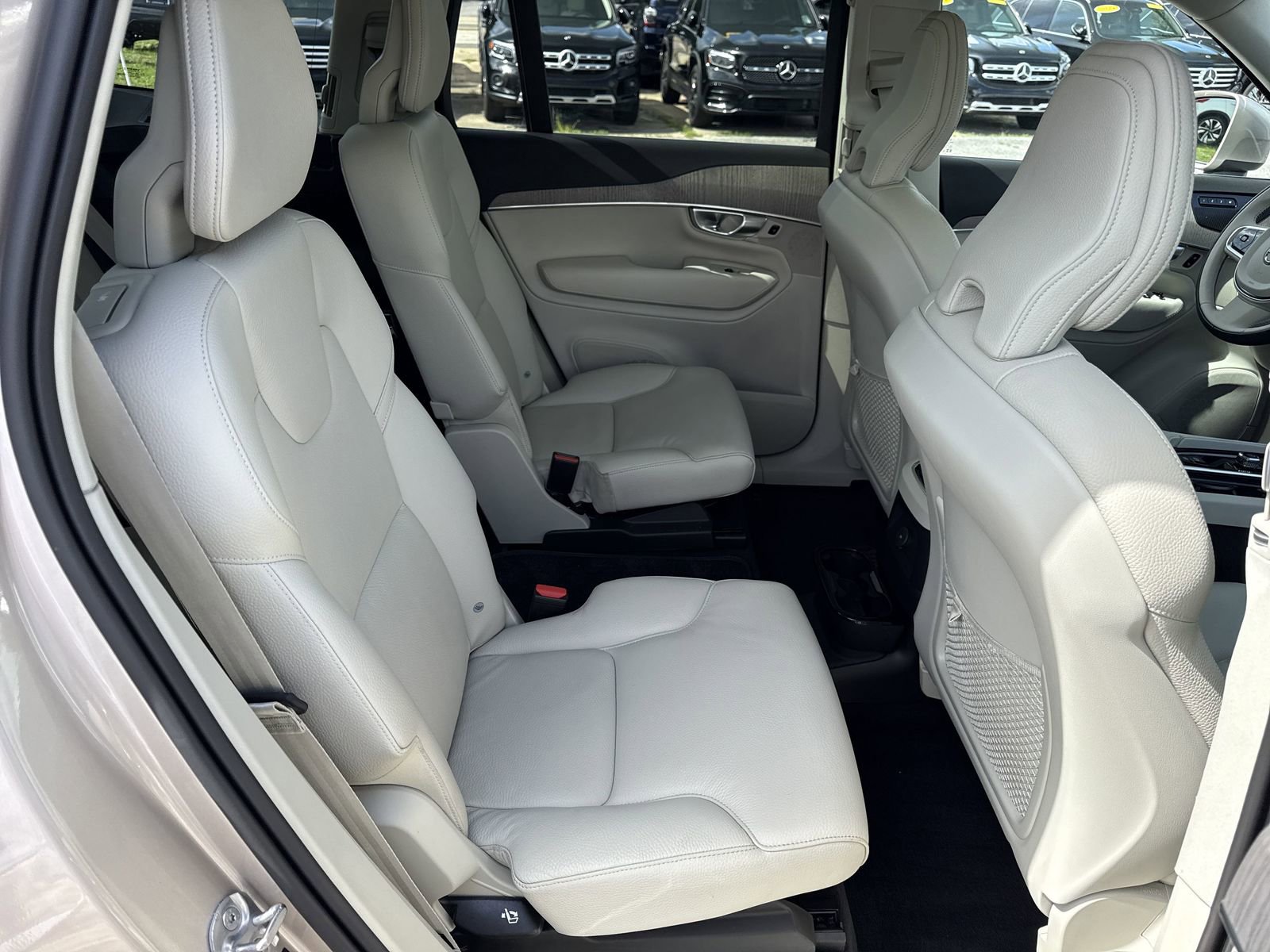 Used 2024 Volvo XC90 T8 Plus w/ Protection Package Premier image 31