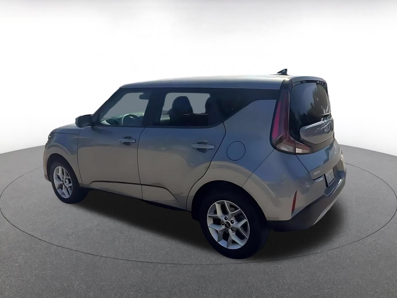 Used 2025 Kia Soul LX w/ LX Technology Package FWD image 9