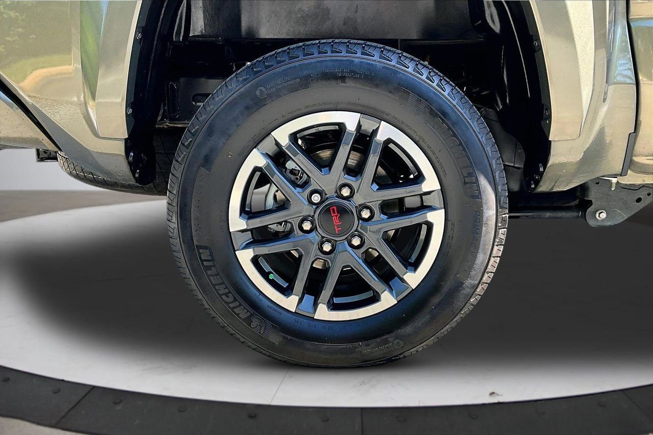 Used 2025 Toyota Tacoma TRD Sport AWD/4WD image 35