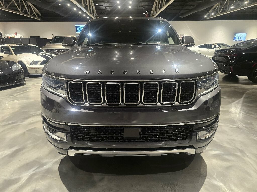 Used 2022 Jeep Wagoneer Series III w/ Flexible Seating Group AWD/4WD image 2