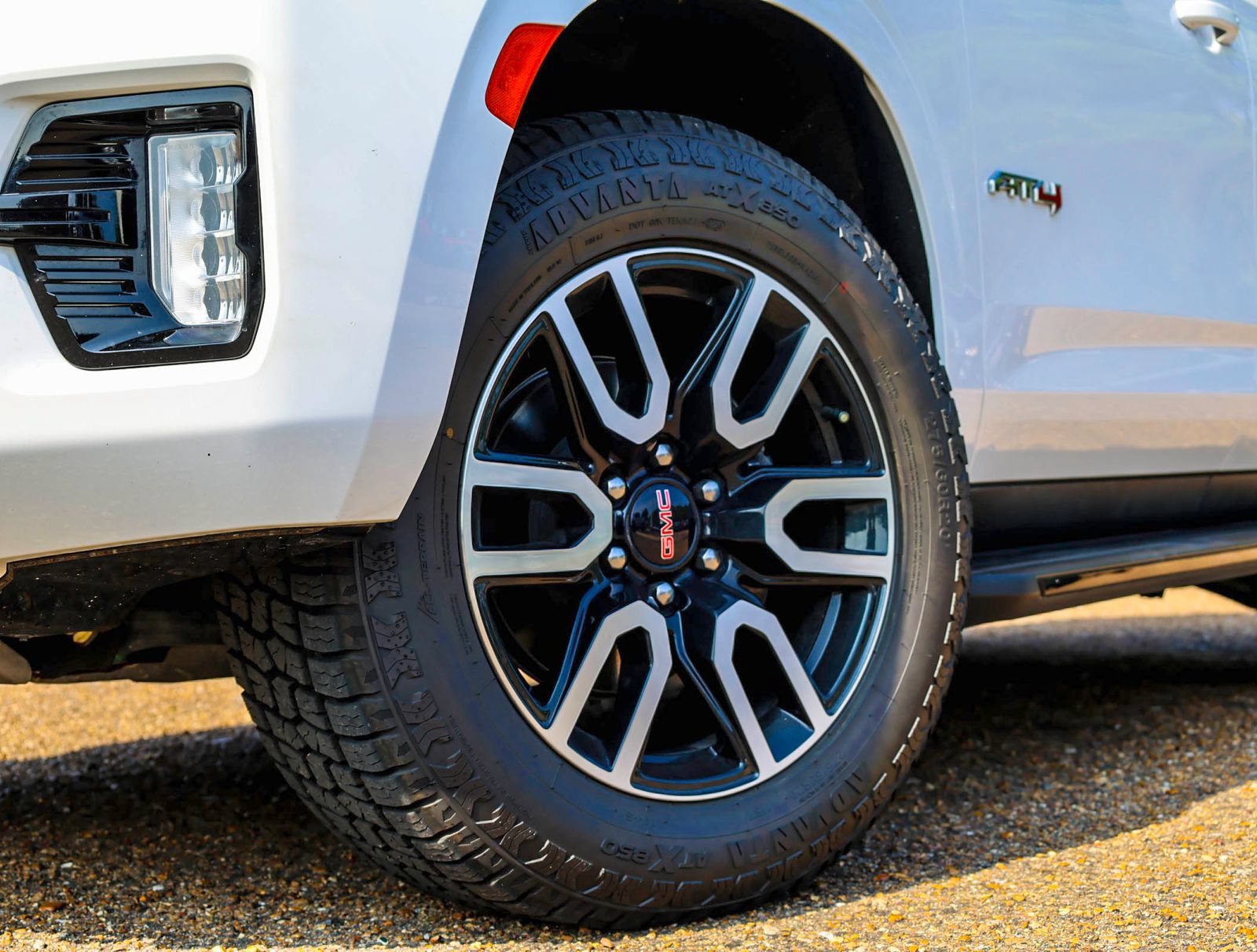 Used 2024 GMC Yukon AT4 w/ Technology Package AWD/4WD image 2