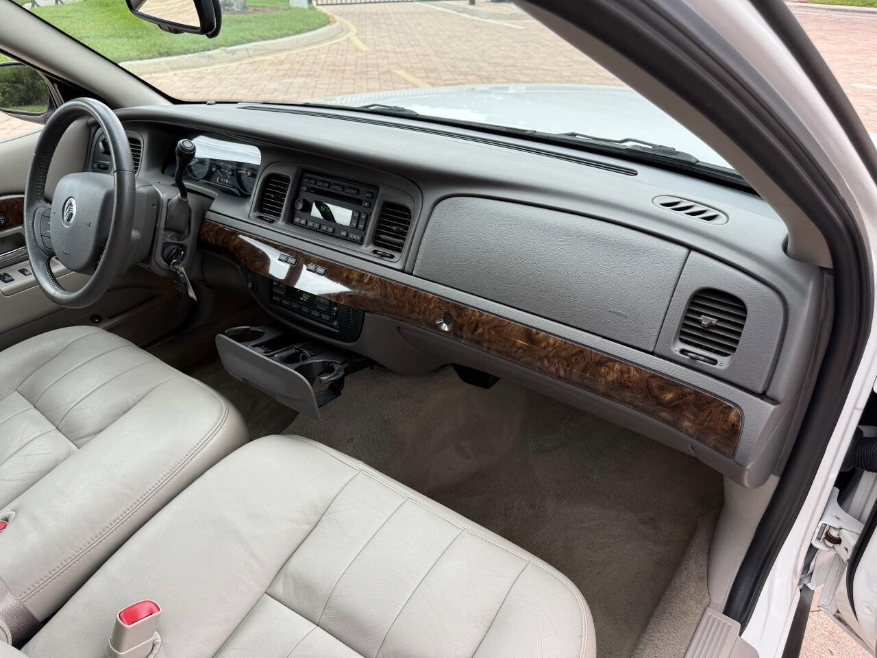 Used 2010 Mercury Grand Marquis LS RWD image 14