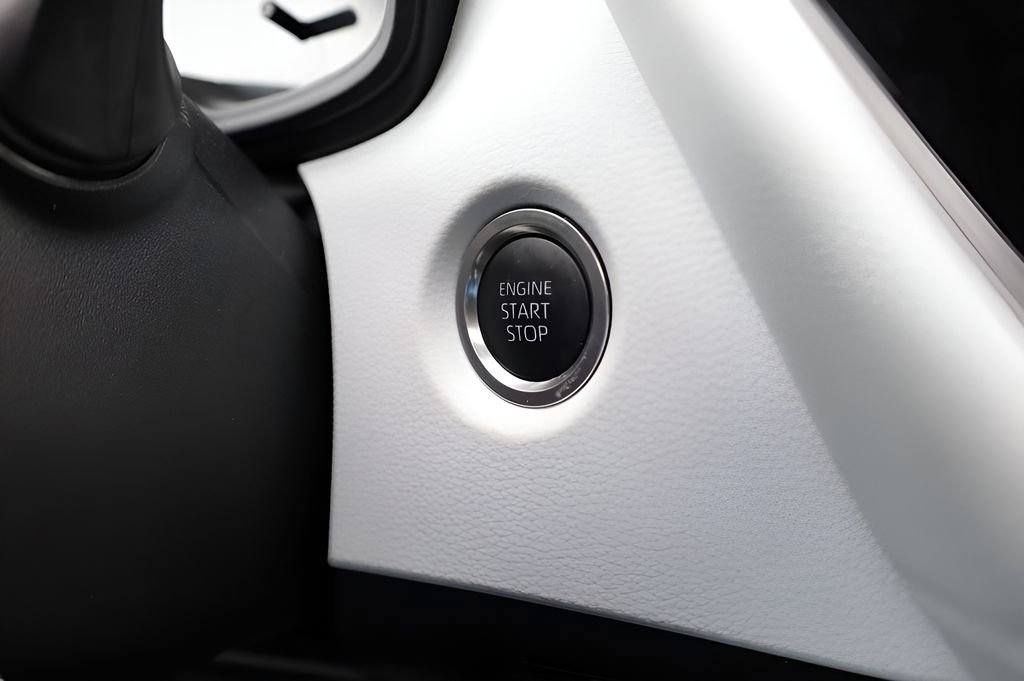 Certified 2025 Toyota Corolla SE w/ SE Premium Package FWD image 34
