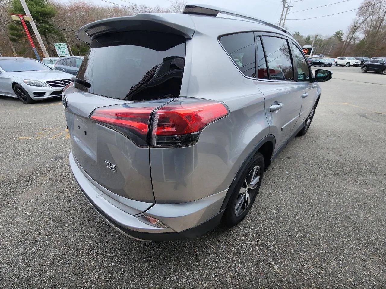 Used 2018 Toyota RAV4 XLE image 5
