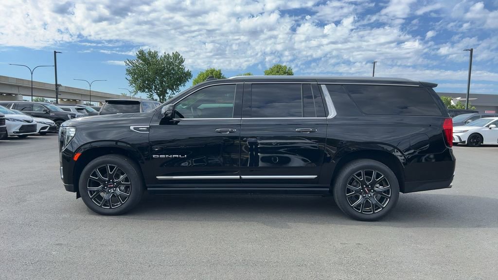 Used 2024 GMC Yukon XL Denali AWD/4WD image 4