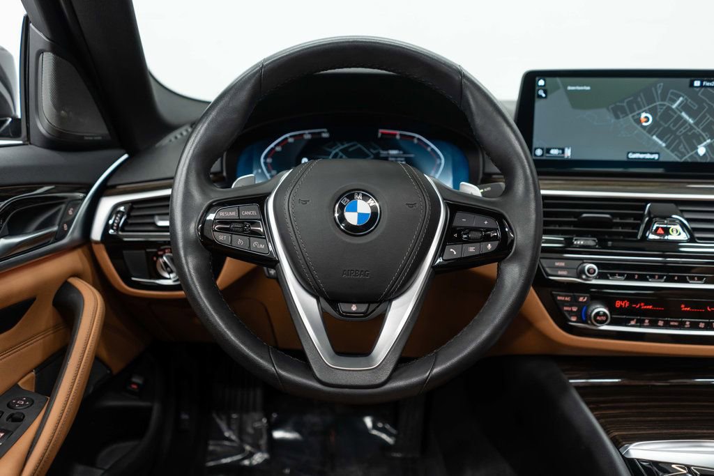 Used 2022 BMW 530i xDrive w/ Premium Package image 16