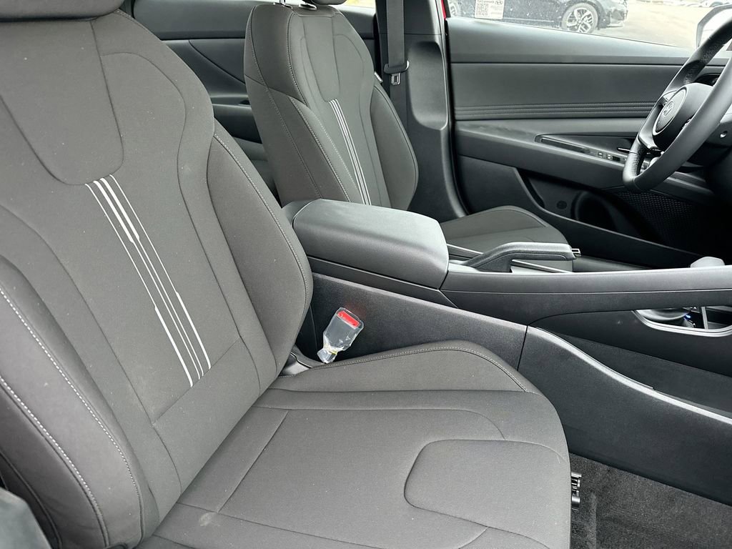 Used 2025 Hyundai Elantra Sport image 43