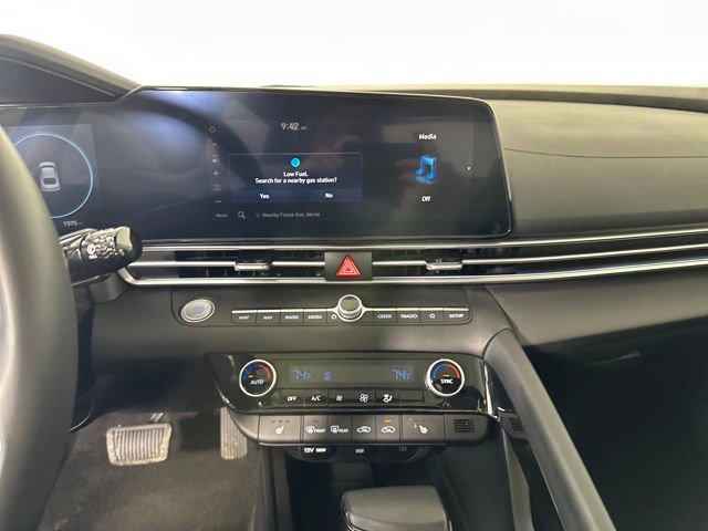 Used 2024 Hyundai Elantra SEL w/ Convenience Package image 21