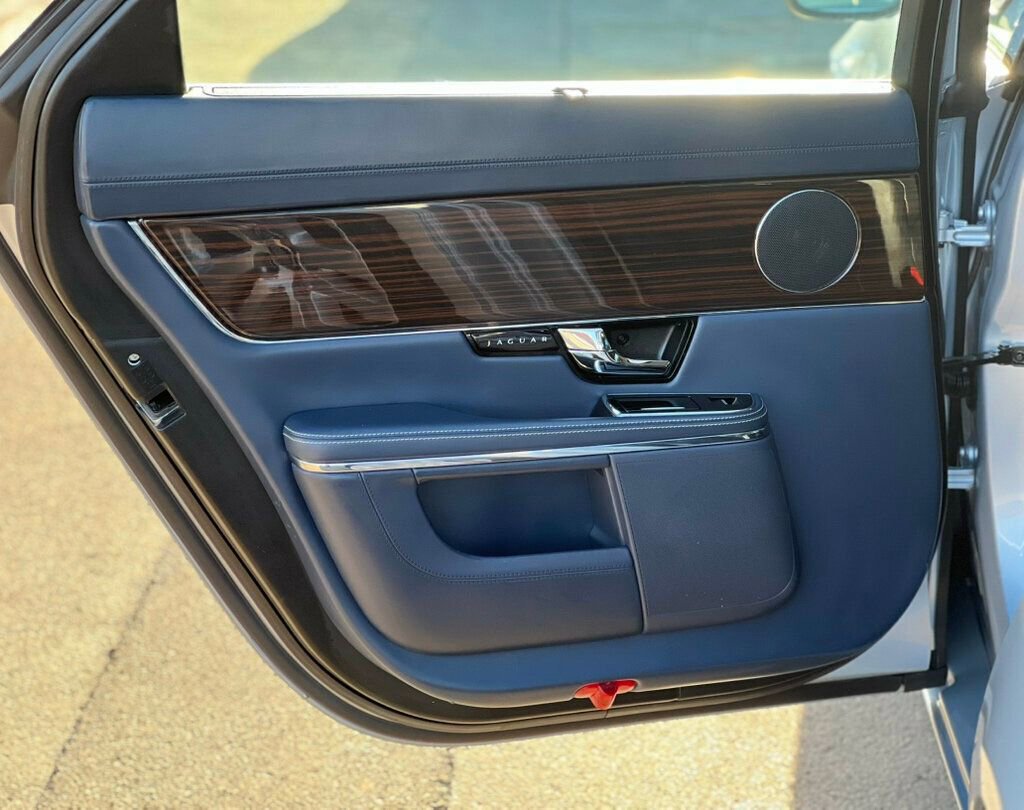 Used 2011 Jaguar XJ L image 17