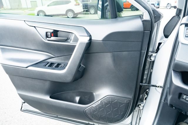 Used 2020 Toyota RAV4 LE FWD image 27