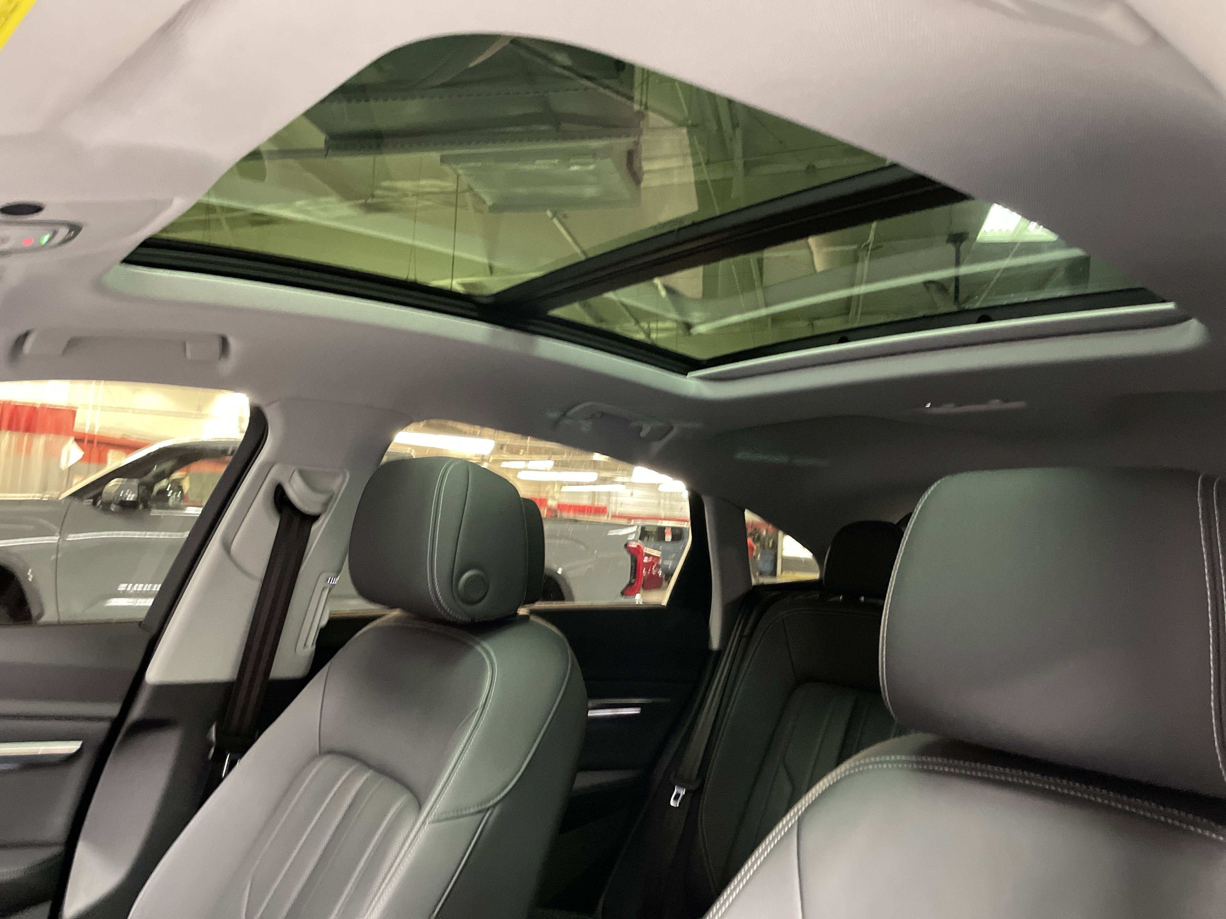 Used 2022 Audi e-tron Premium Plus w/ Premium Plus Package image 28