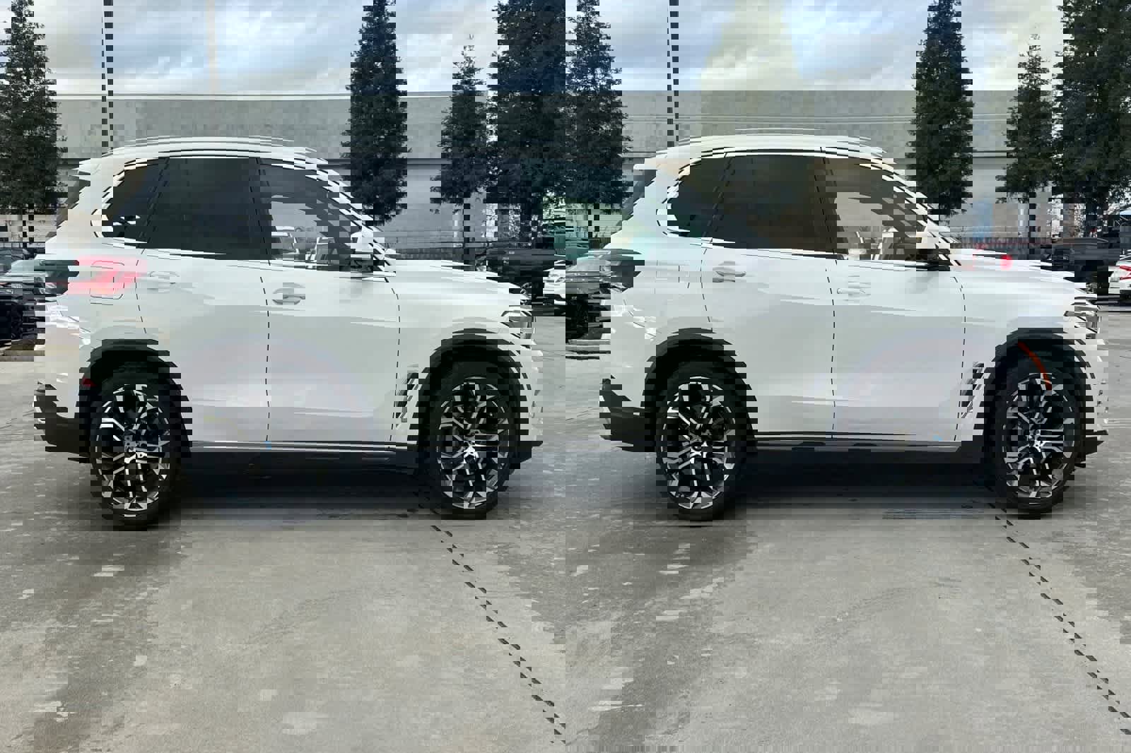 Used 2022 BMW X5 xDrive40i w/ Climate Comfort Package image 9