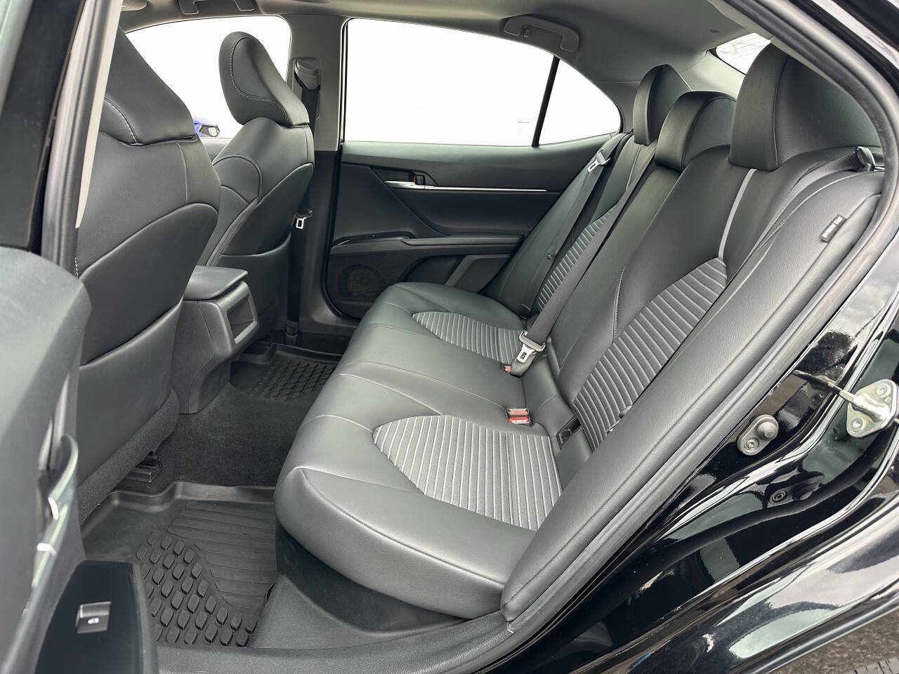 Used 2018 Toyota Camry SE image 14