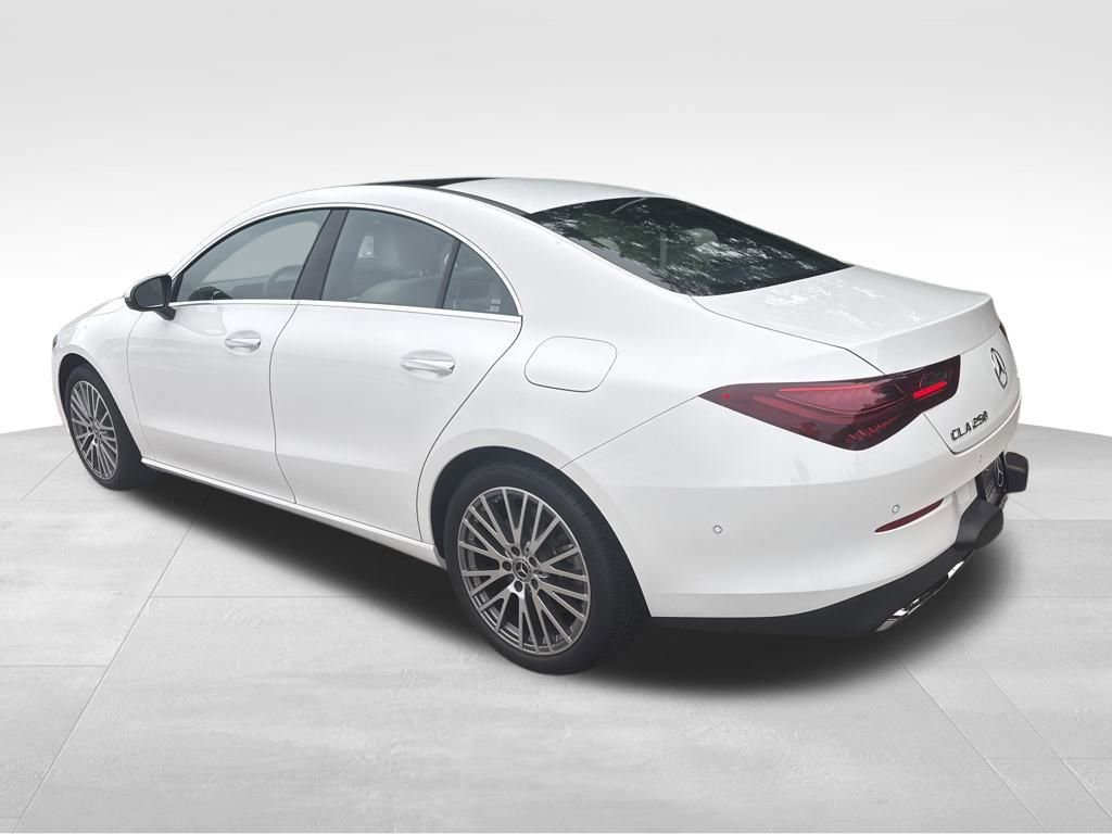 Used 2025 Mercedes-Benz CLA 250 4MATIC image 3