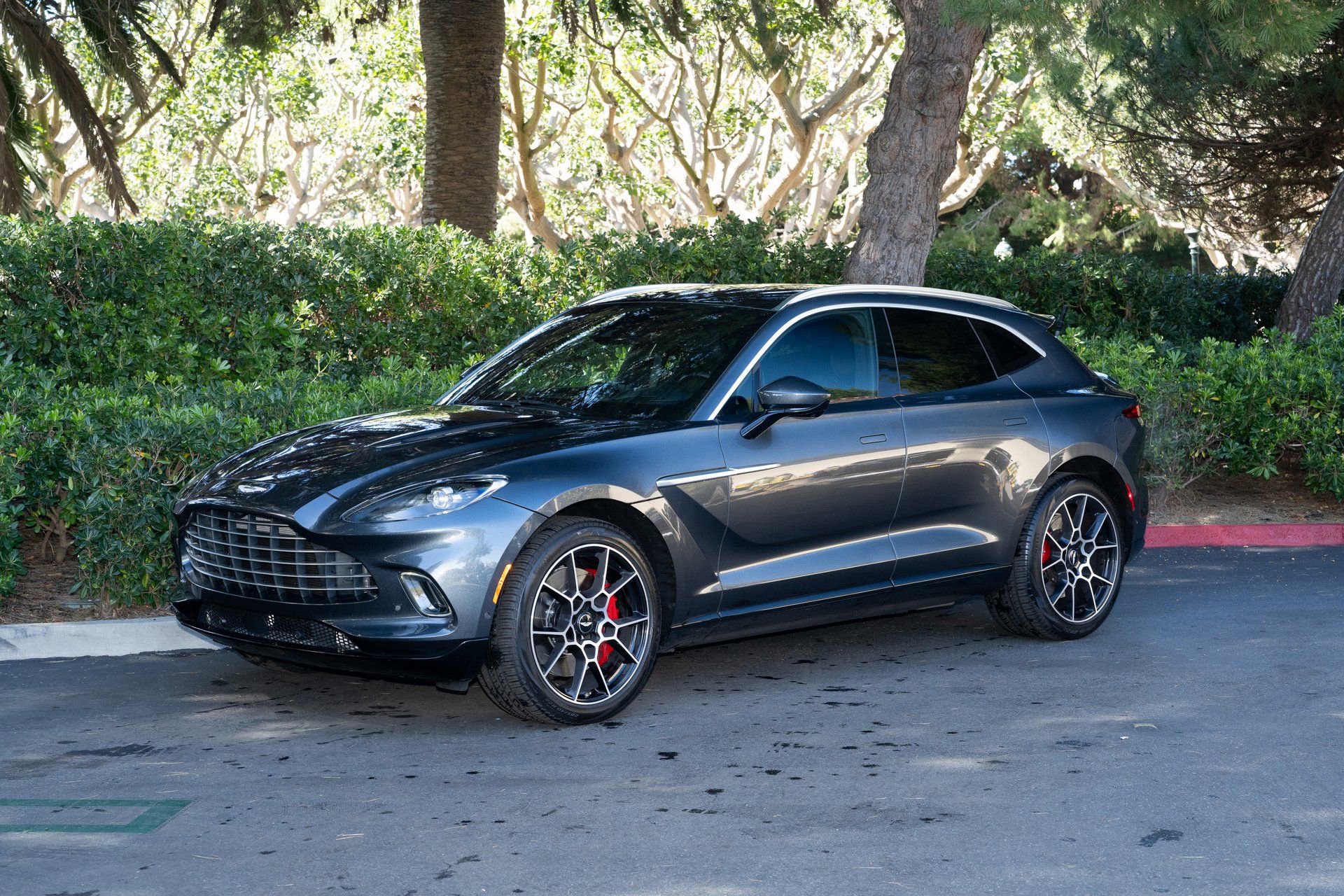 Used 2021 Aston Martin DBX image 25