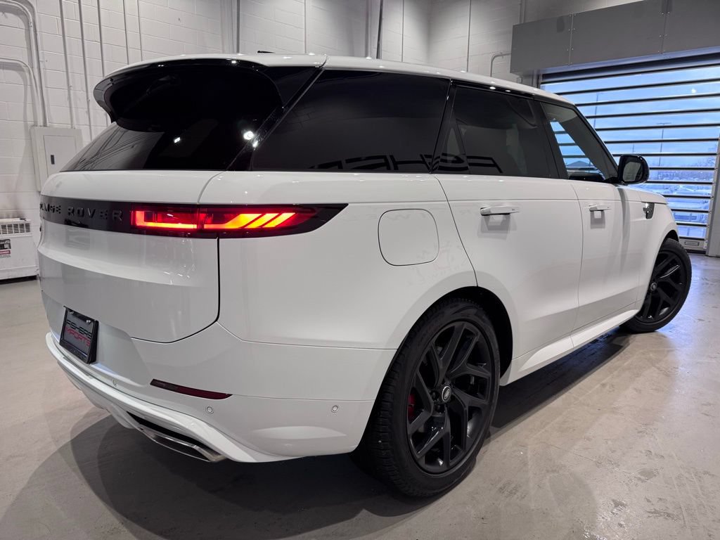 Used 2025 Land Rover Range Rover Sport Dynamic SE AWD/4WD image 4