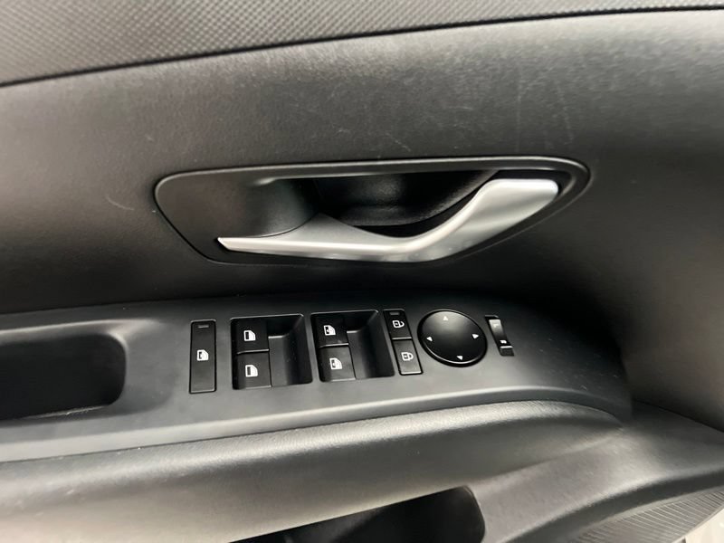 Used 2025 Hyundai Santa Cruz SEL AWD/4WD image 18
